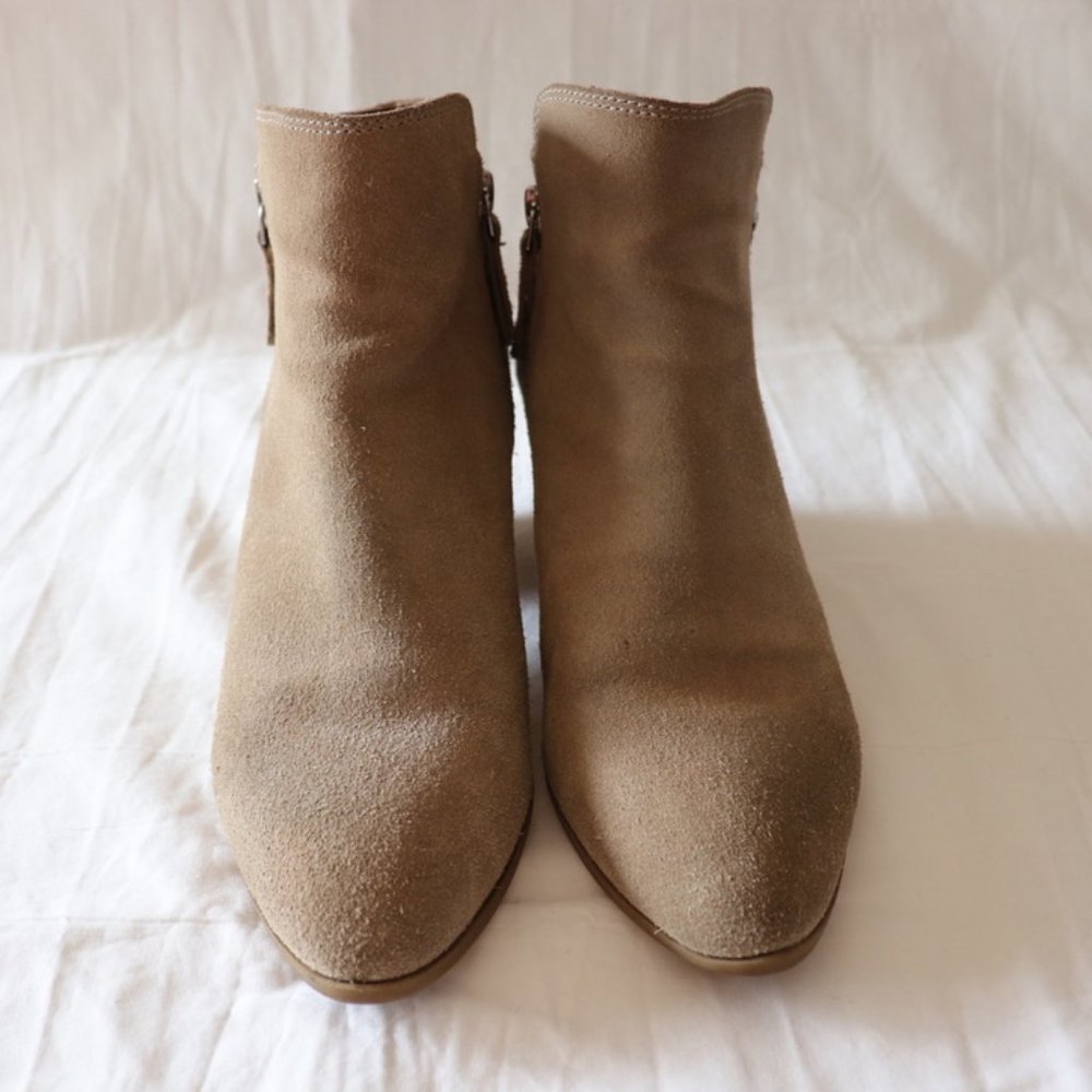 SOLD FRYE size 7.5 M Judith Ash Beige Suede Leather Ankle short Boots 3470015 - Picture 4 of 9